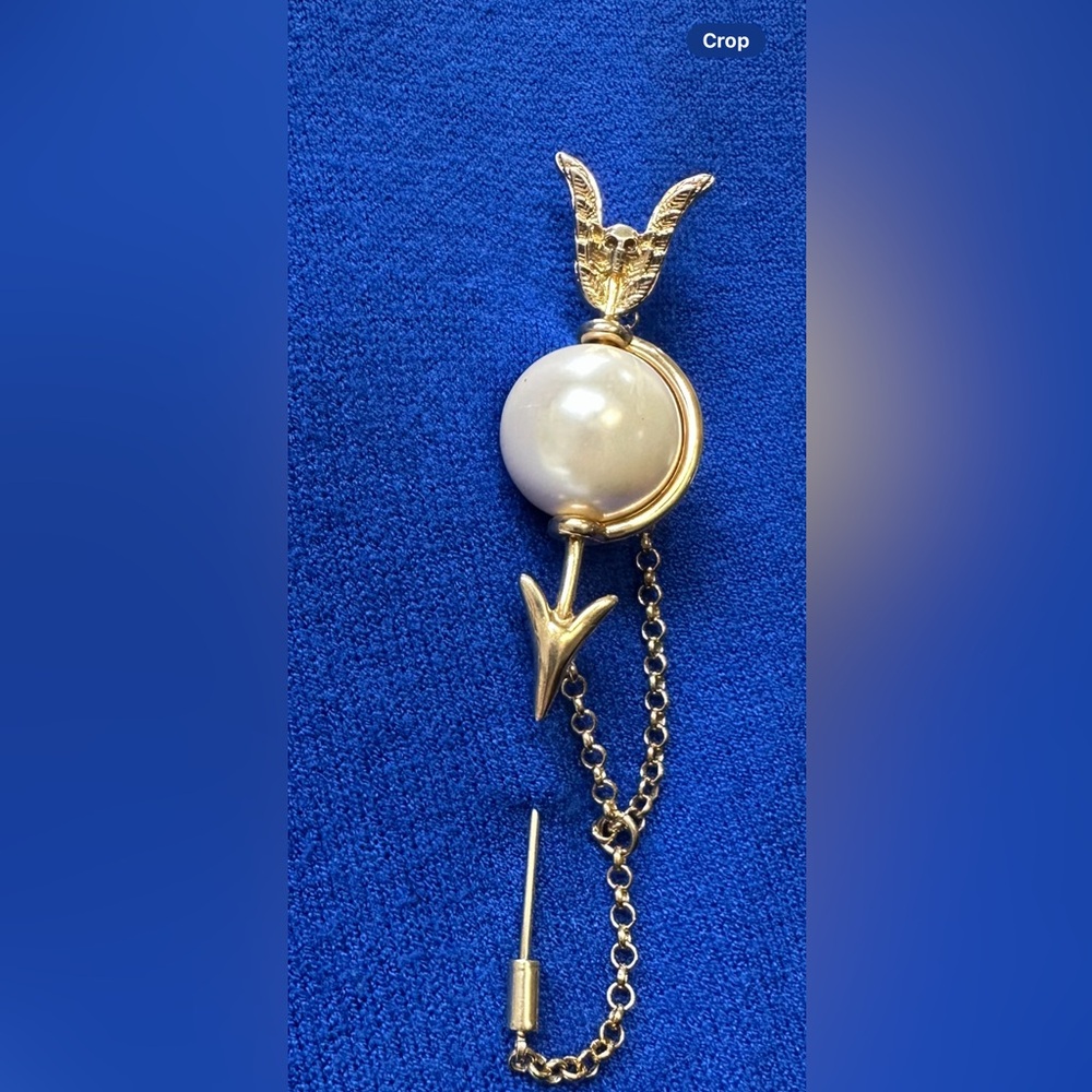 Aleksander McQueen big Elegant Gold and White pearl Pin